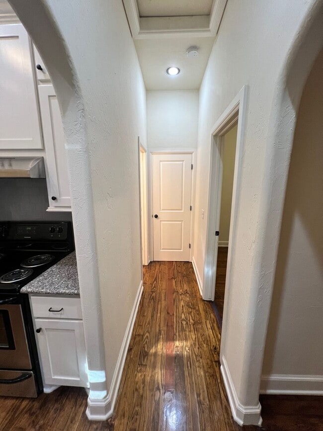 Building Photo - 2 bedroom 1 bath house