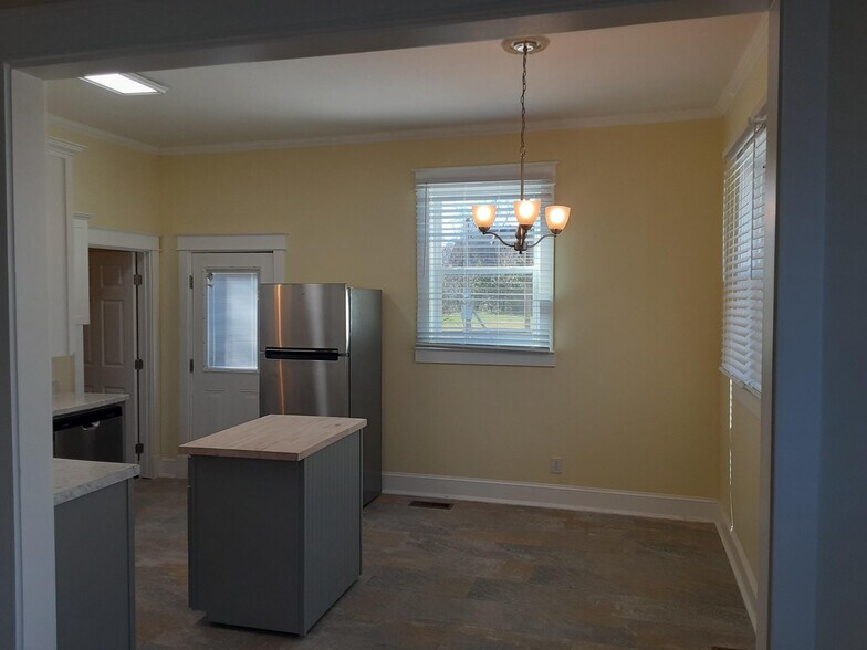 Building Photo - 435 N Cypress St