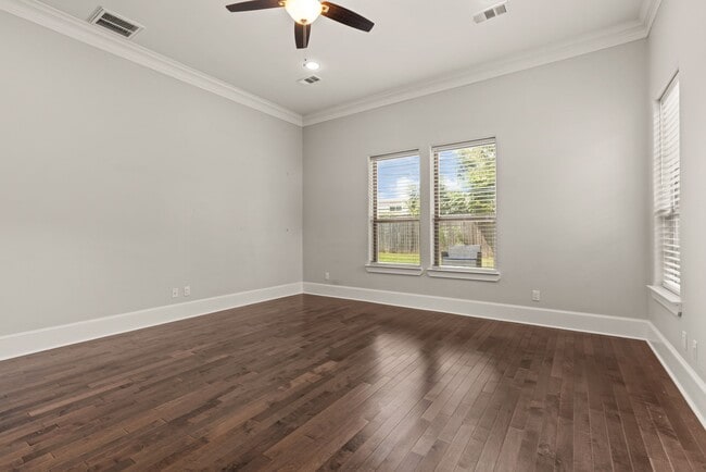 Building Photo - 8550 Ridgepoint Dr