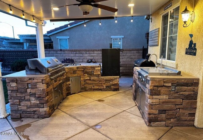 Building Photo - 2406 Loganberry Cir