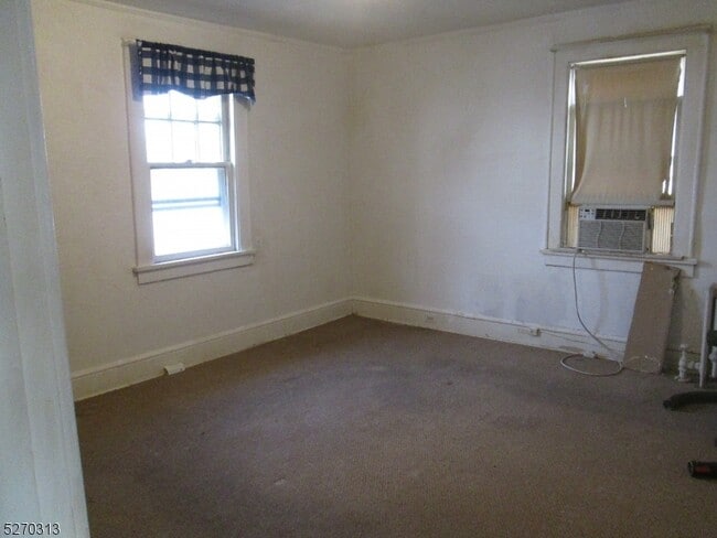 Building Photo - 2025 Ostwood Terrace