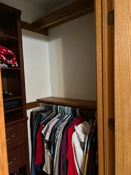 Bedroom 1 closet - 524 Marshal Ct