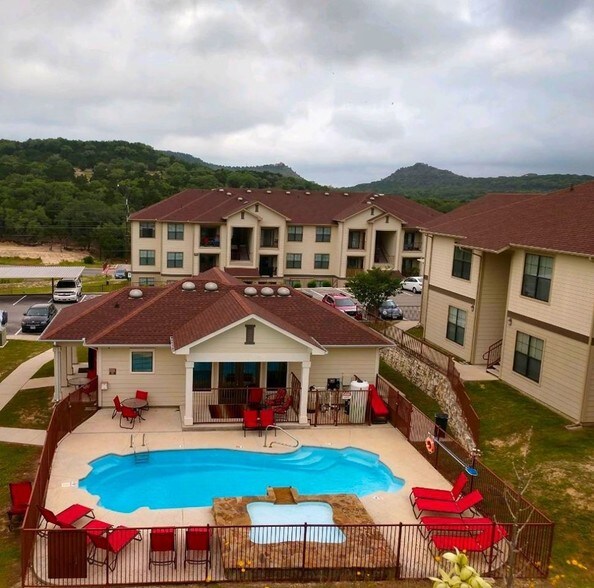 Building Photo - River Ranch