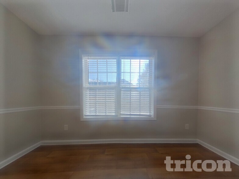 Building Photo - 806 Tucker Trail