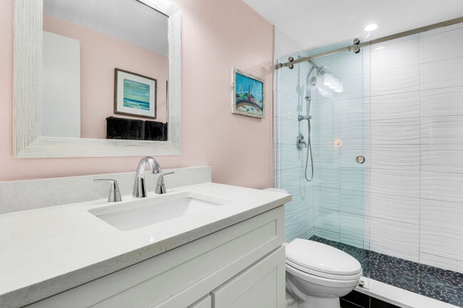 Building Photo - 52 Yacht Club Dr