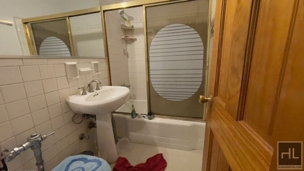 Building Photo - BRIGHT AND  LARGE 2  BEDROOMS RUGBY ROAD/P...