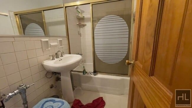 Building Photo - BRIGHT AND  LARGE 2  BEDROOMS RUGBY ROAD/P...