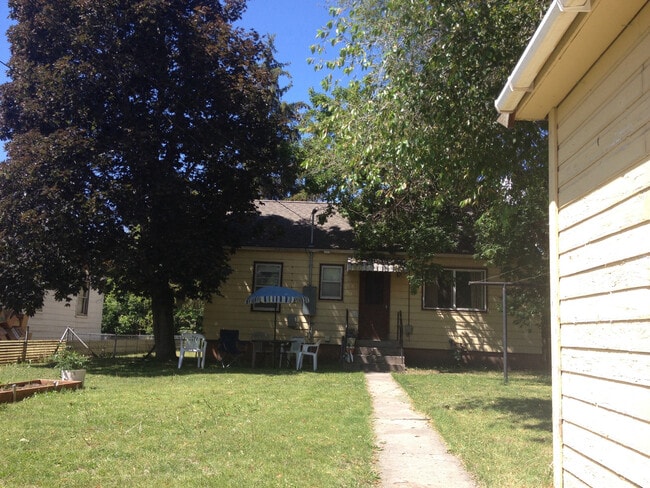 Building Photo - House in Central Missoula with Garage and Pets Considered