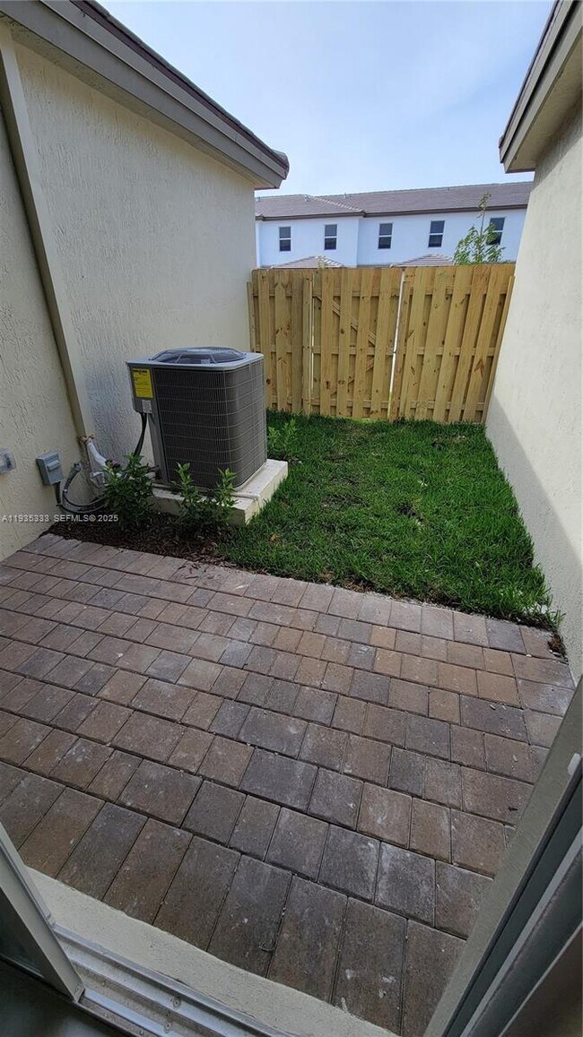 Building Photo - 26430 SW 148th Ct