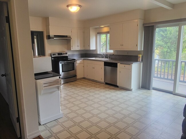 Building Photo - 2 bedroom 2 bath for rent in the NW Area o...