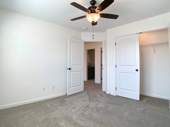 Building Photo - 987 E Creek Coyote Trl