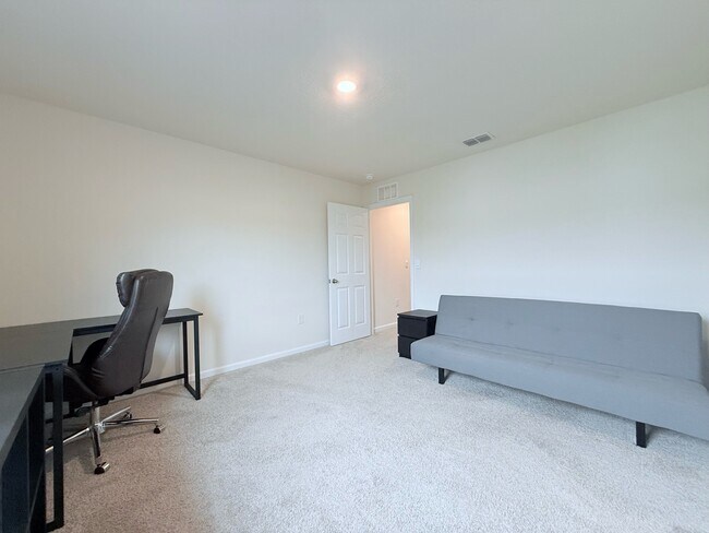 Building Photo - 48 Java Ln