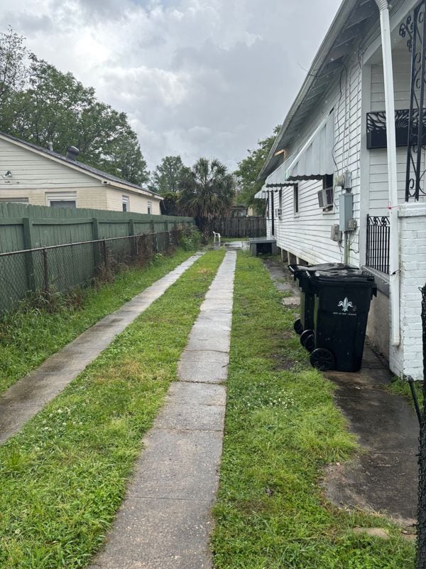 Building Photo - 2844 Hiawatha St