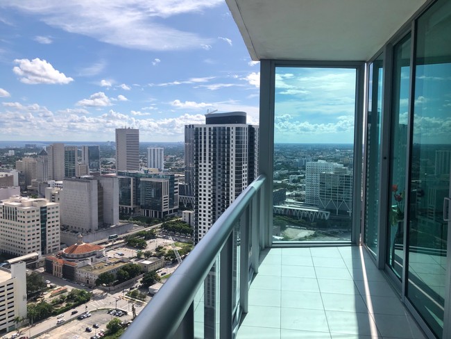 balcony biew - 888 Biscayne Blvd