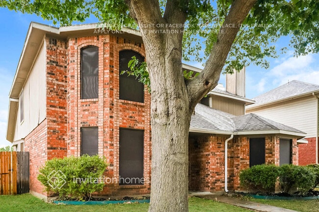 Building Photo - 1633 Summers Dr