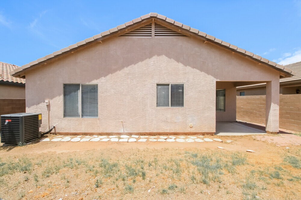 Building Photo - 475 W Holstein Trail