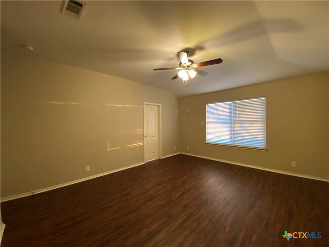 Building Photo - 2614 Dove Crossing Dr