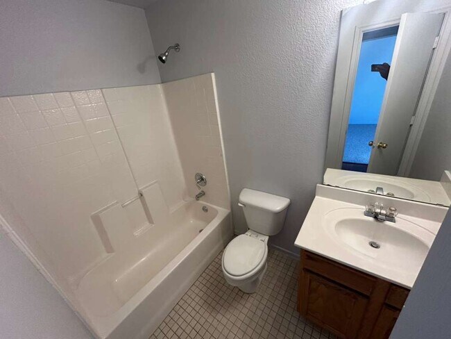 Building Photo - 1137 Beechwood Ln