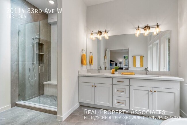 Building Photo - Edmonds Home