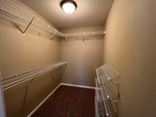 Building Photo - Single Family Home with  Guest House!
