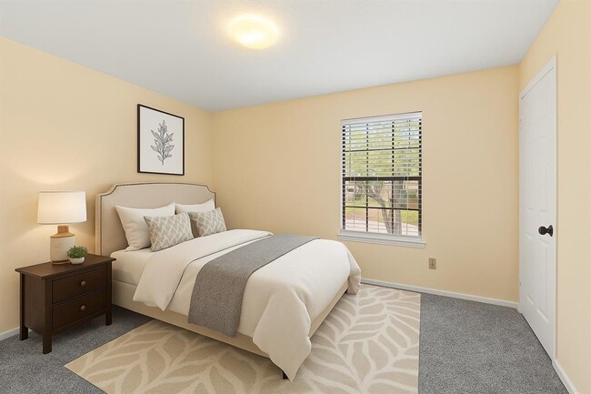 Building Photo - 3807 Forest Village Dr