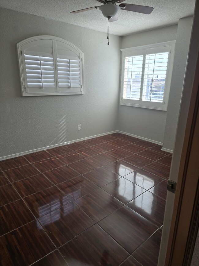 Building Photo - 3213 Tierra Ave Pl