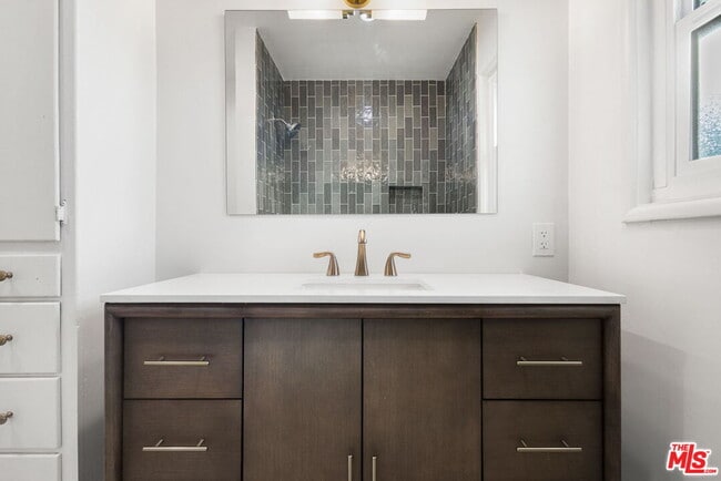 Building Photo - 10610 Landale St