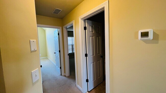 Building Photo - 3305 Beaumont Centre Cir