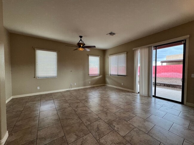 Building Photo - 4BR/3BA/2.5CG, 2534 sq.ft. rental with DEN in Sierra Vista, AZ