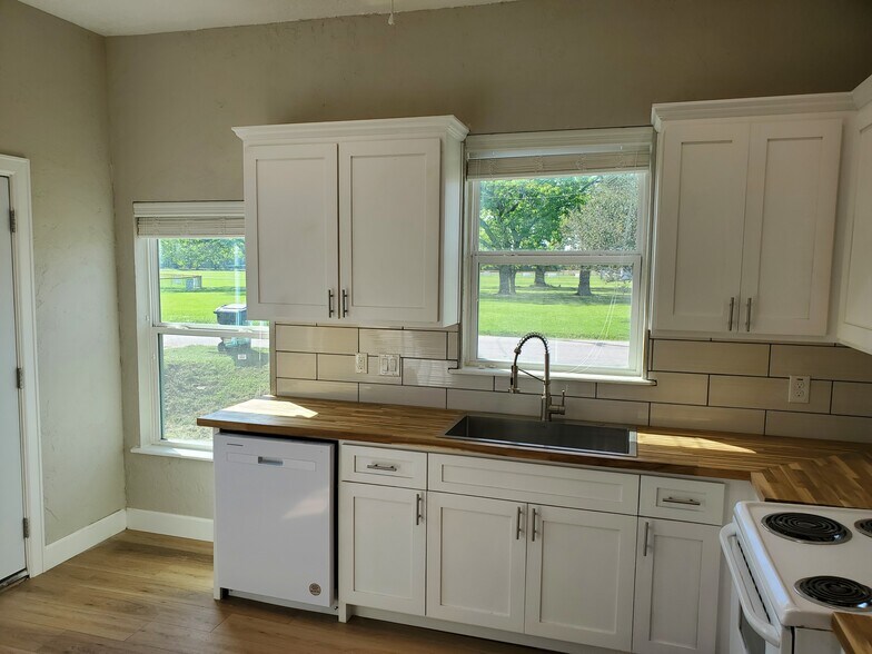 Updated Kitchen - 6823 Guyler St