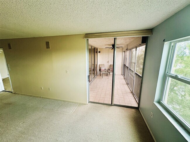 Building Photo - 3940 Inverrary Blvd