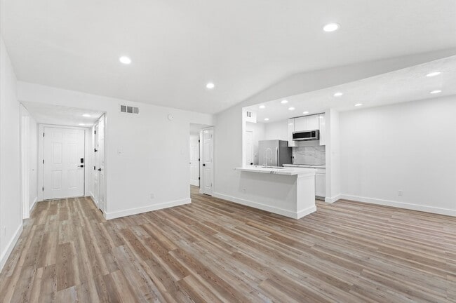 Building Photo - 17331 Red Oak Dr