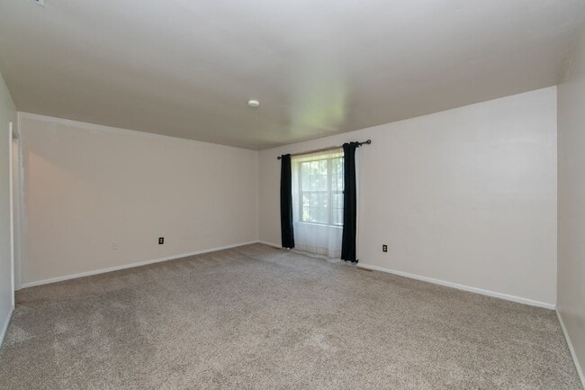 Building Photo - 118 Allens Ln