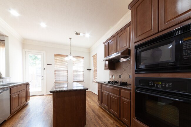 Building Photo - 3206 Holly Thicket Dr