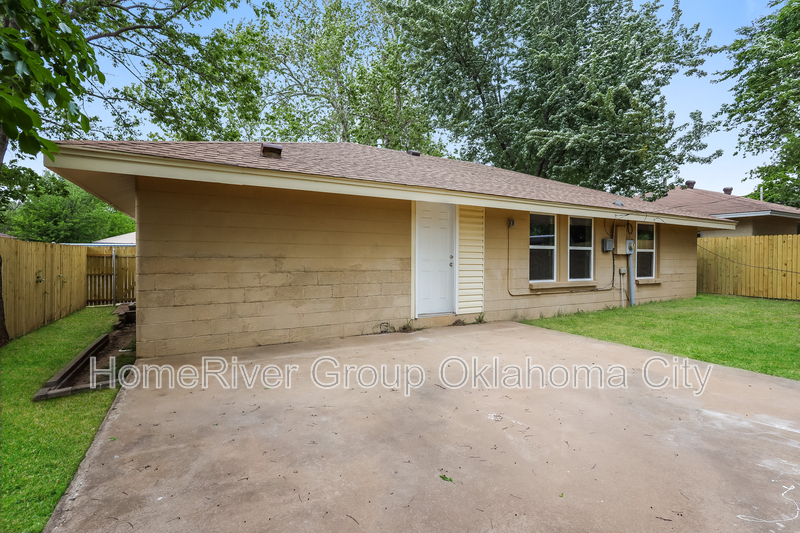 Building Photo - 1100 Locust Dr