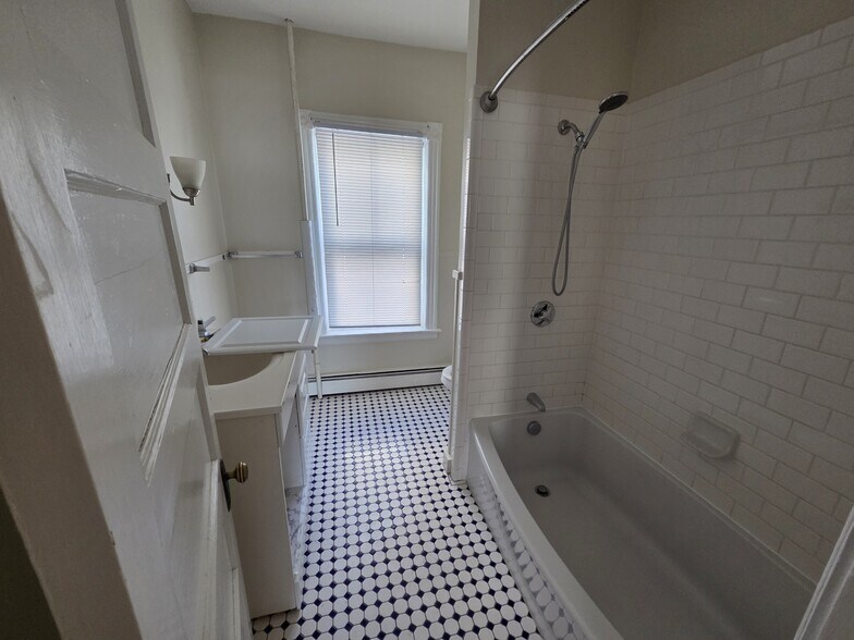 Building Photo - 110 Church St