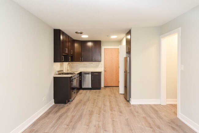 Building Photo - 450 W Barry Ave