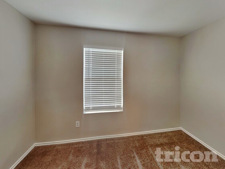 Building Photo - 712 Locustberry Dr