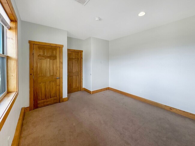 Building Photo - 600 Edgewood Rd