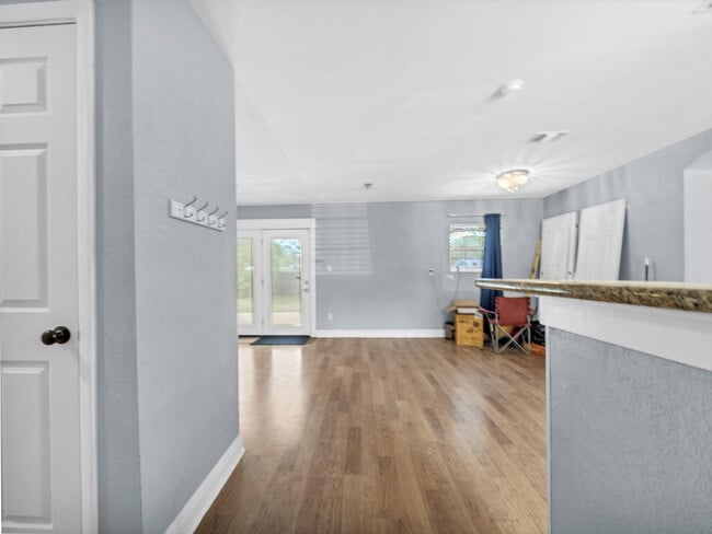 Building Photo - 627 Ferretti Ave