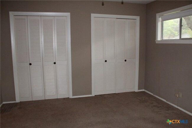 Building Photo - 525 Beverly Ln