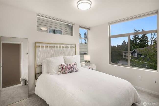 Building Photo - Modern 3-Bedroom Townhouse with Rooftop Deck & Parking | Seattle