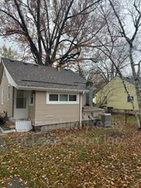 Building Photo - 154 W Madge Ave