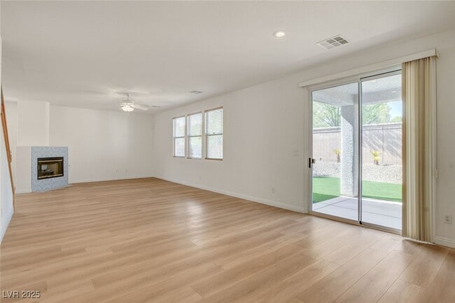 Building Photo - 10808 Wallflower Ave
