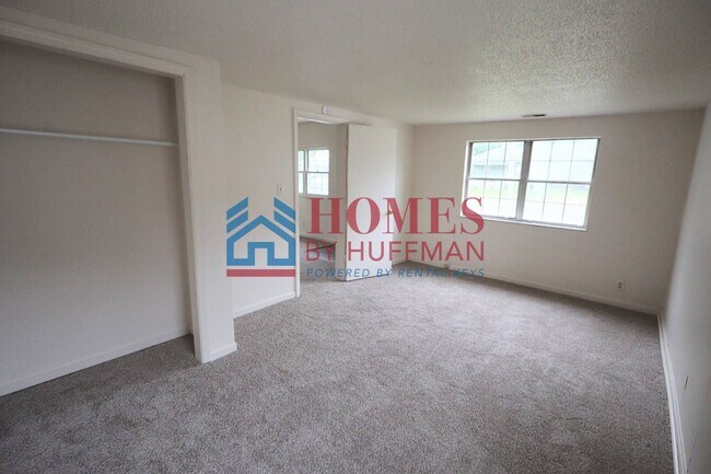 Building Photo - Two Bedroom House