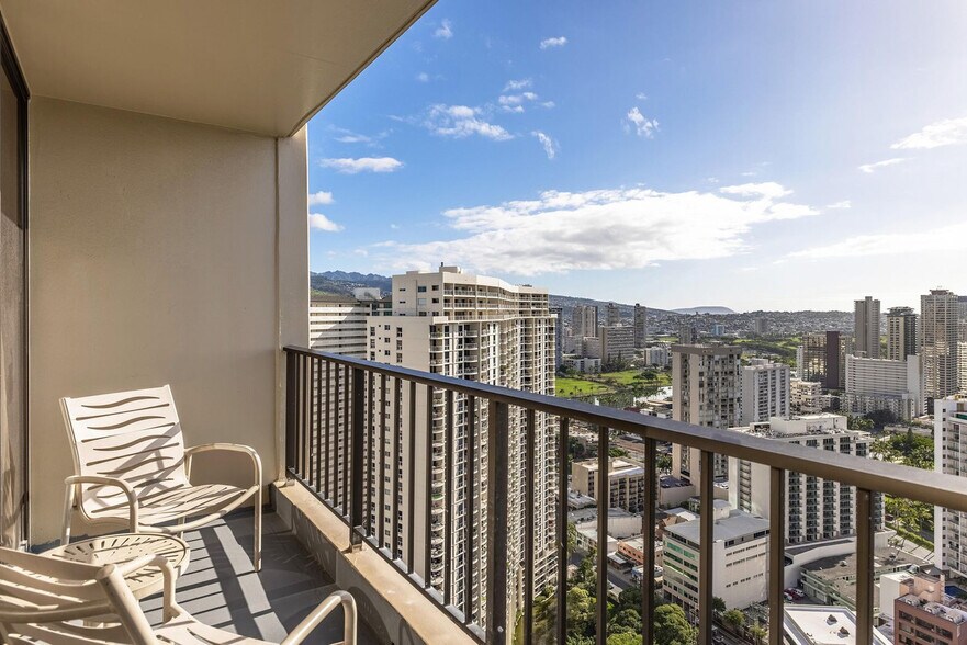 Building Photo - 411 Hobron Ln