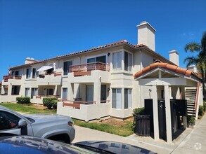 Building Photo - Vibrant 2 bedroom/2 bath condo in a great ...