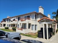 Building Photo - Vibrant 2 bedroom/2 bath condo in a great ...