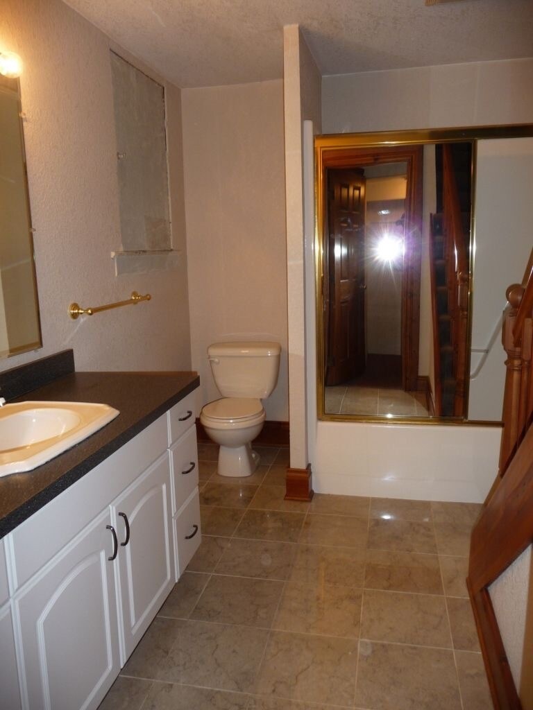 Master Bath - 123 Bergin St