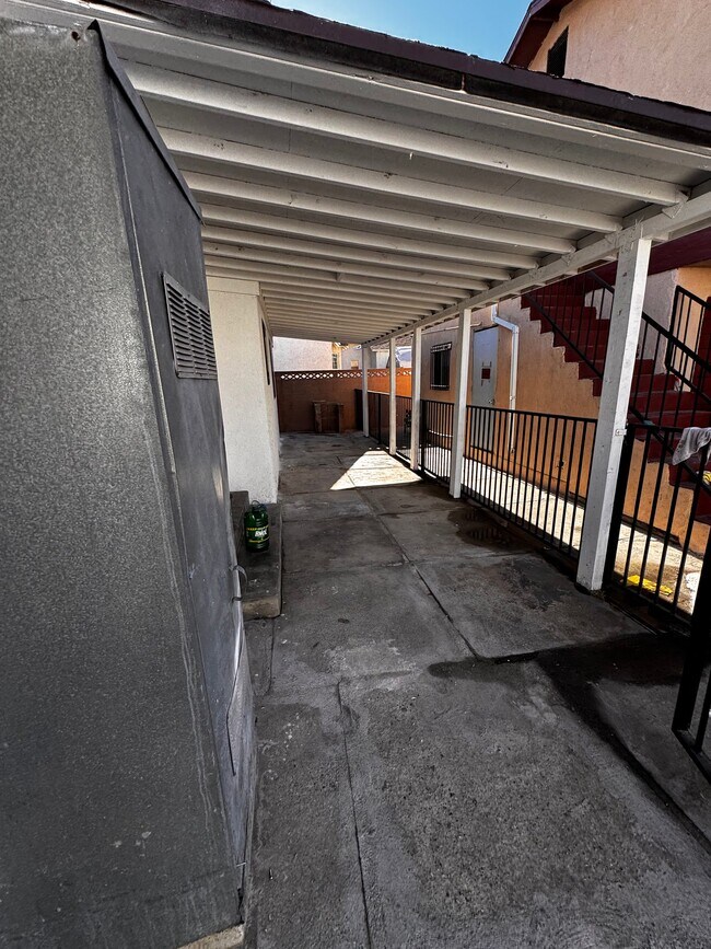 Building Photo - 2653 Flower St